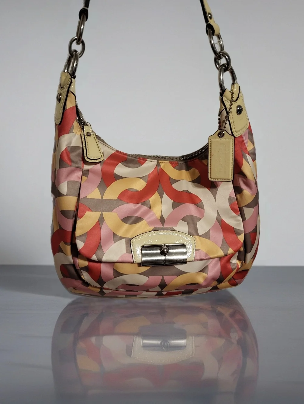 COACH KRISTIN OPT ART C HOBO SHOULDER bag. PINK RED WHITE YELLOW.